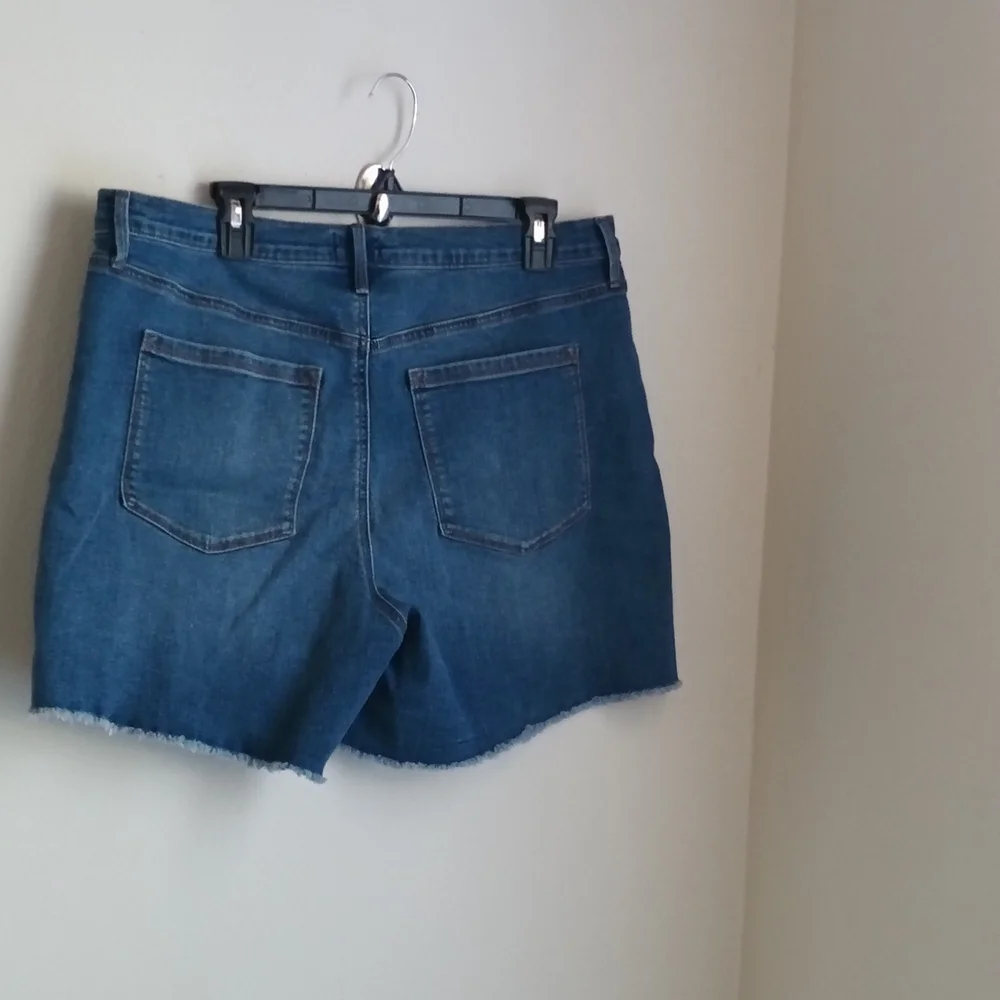 Jessica Simpson Shorts Women 16 Blue Denim Classic Academia Beach Resort Casual - Picture 3 of 3